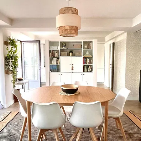 Holiday home Luminoso Duplex Con Jardin Relax En Familia